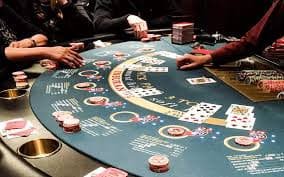 Mesin slot digital modern dan permainan kasino virtual yang tersedia di platform mbak4d2
